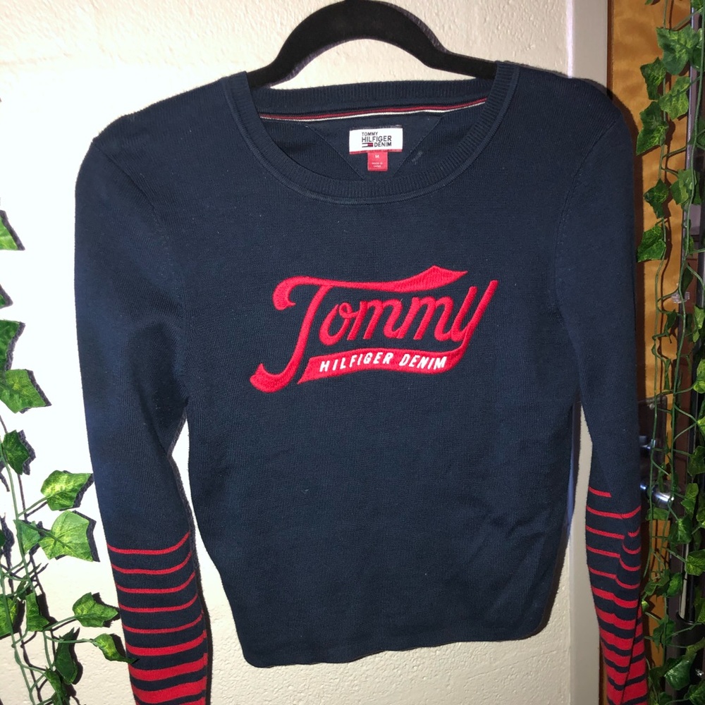Tommy Hilfigure Long Sleeved Crop Top. Size M